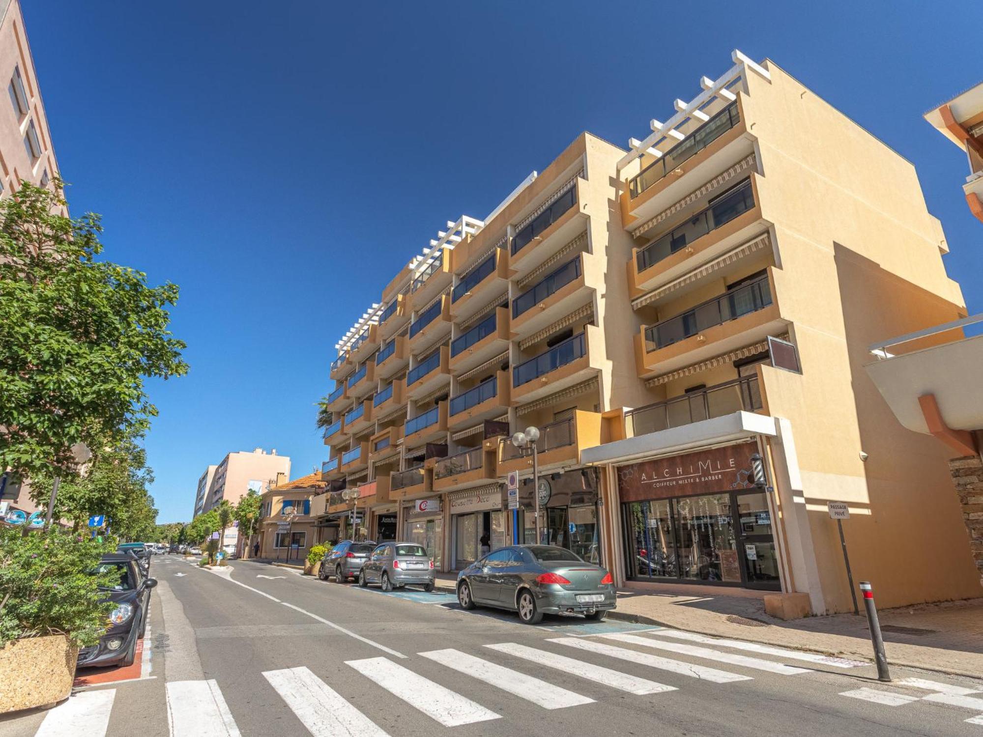 Apartment Saint James-13 By Interhome Le Lavandou Exteriör bild